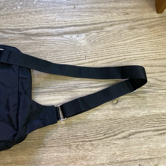 Baggallini Black Sling Crossbody Travel Bag Multiple Compartments EUC - Picture 5 of 13